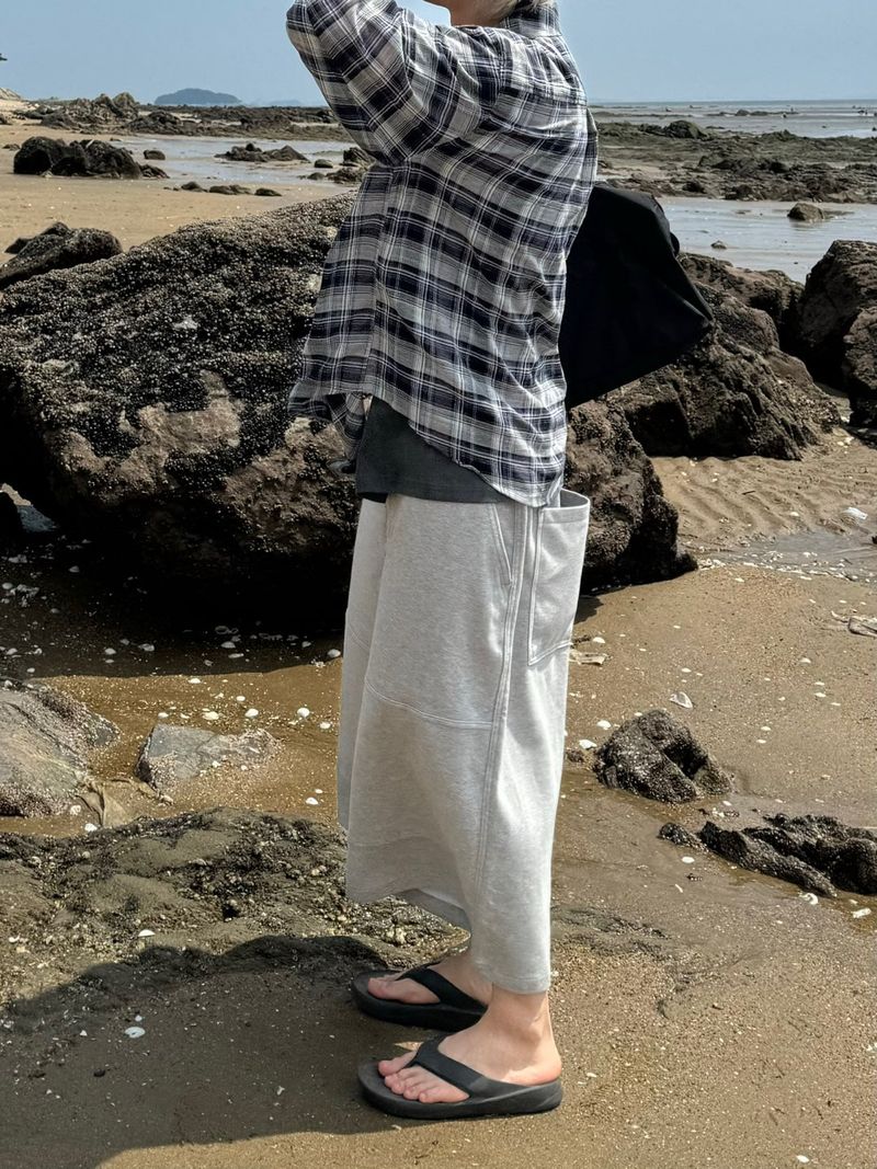 Unique cutting line low sweat bermuda pants 2C