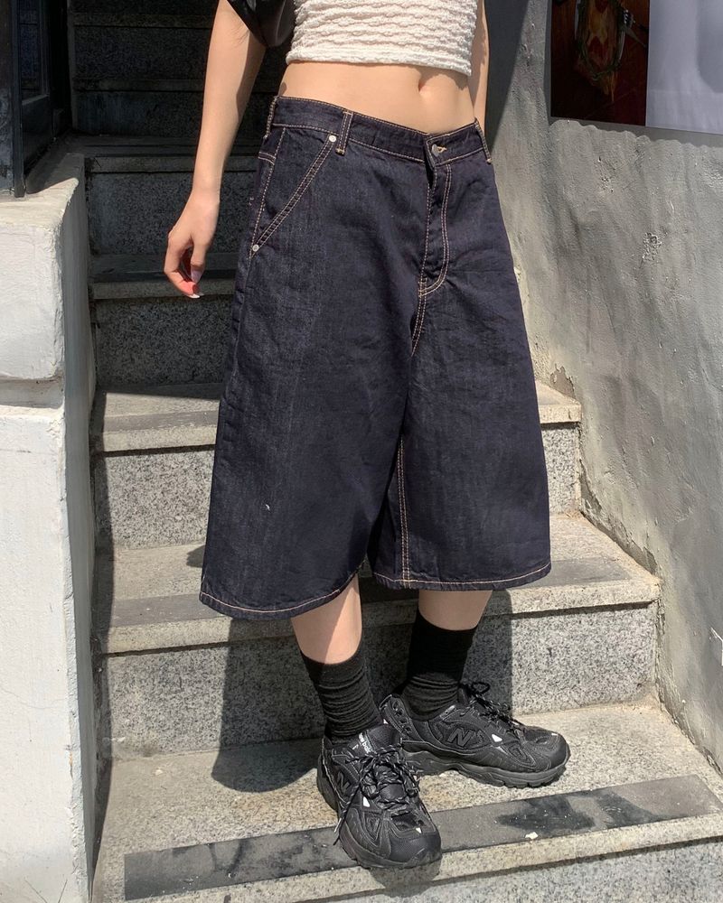 Raw bermuda pants