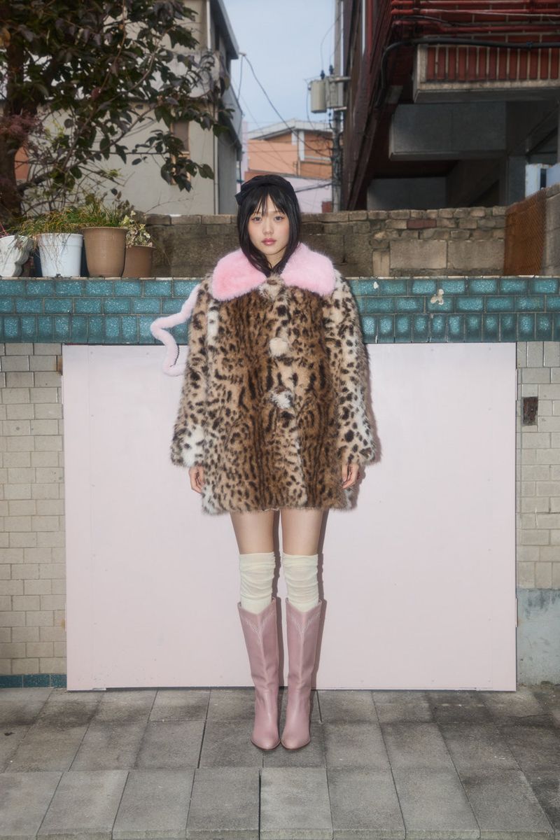 BIG COLLAR POMPOM FUR COAT (LEOPARD)