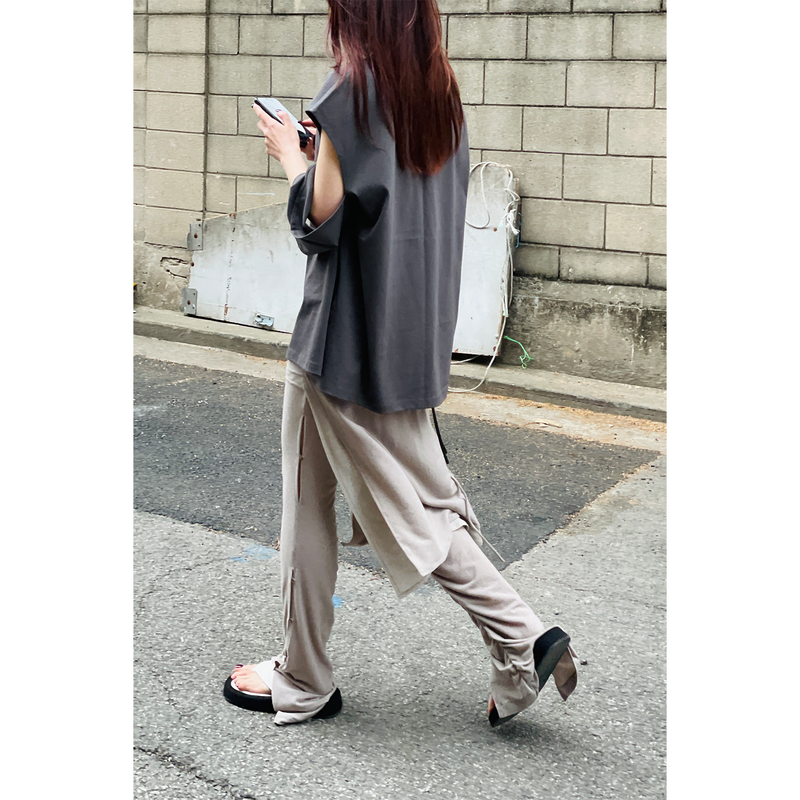 SLIP NECK OVERLOCKED TEE