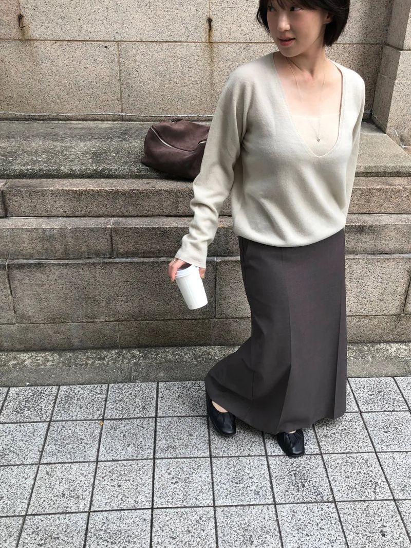 Semi long skirt