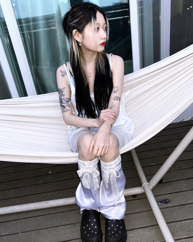 Dreaming Leg Warmer (Black, White)