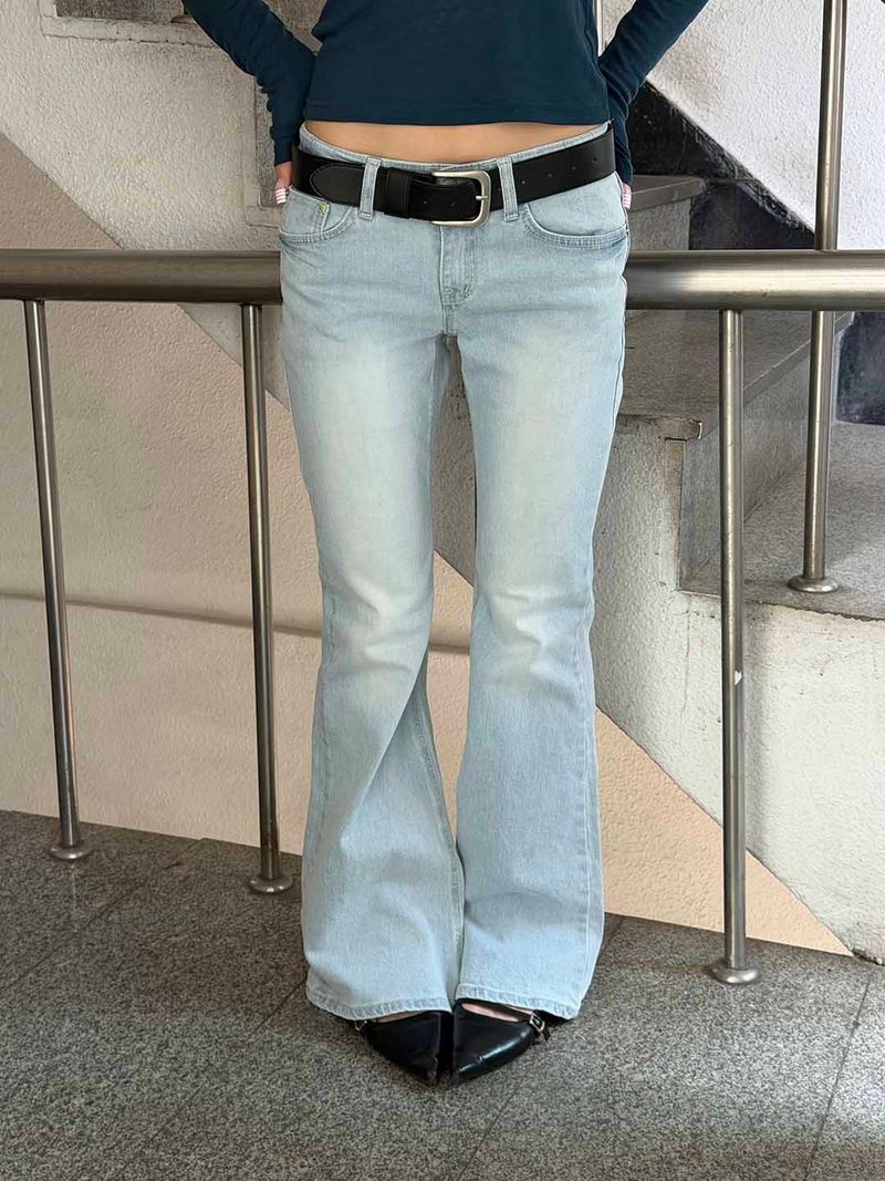 MUZESEOUL(ミューズソウル)の「Ice blue boots cut pants(Pants)」
