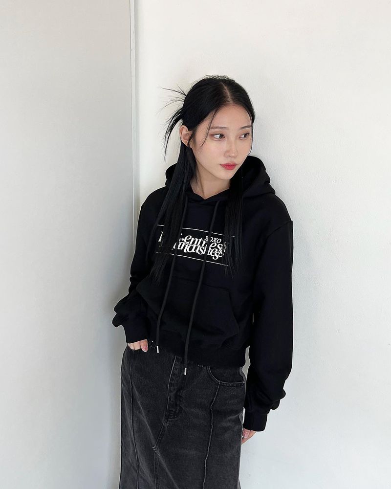 セミクロップスタックロゴフーディ