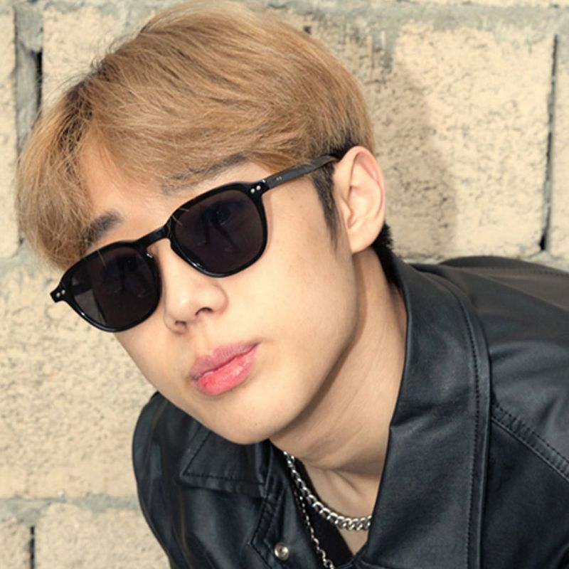 Wooran Black / Black UV Lens