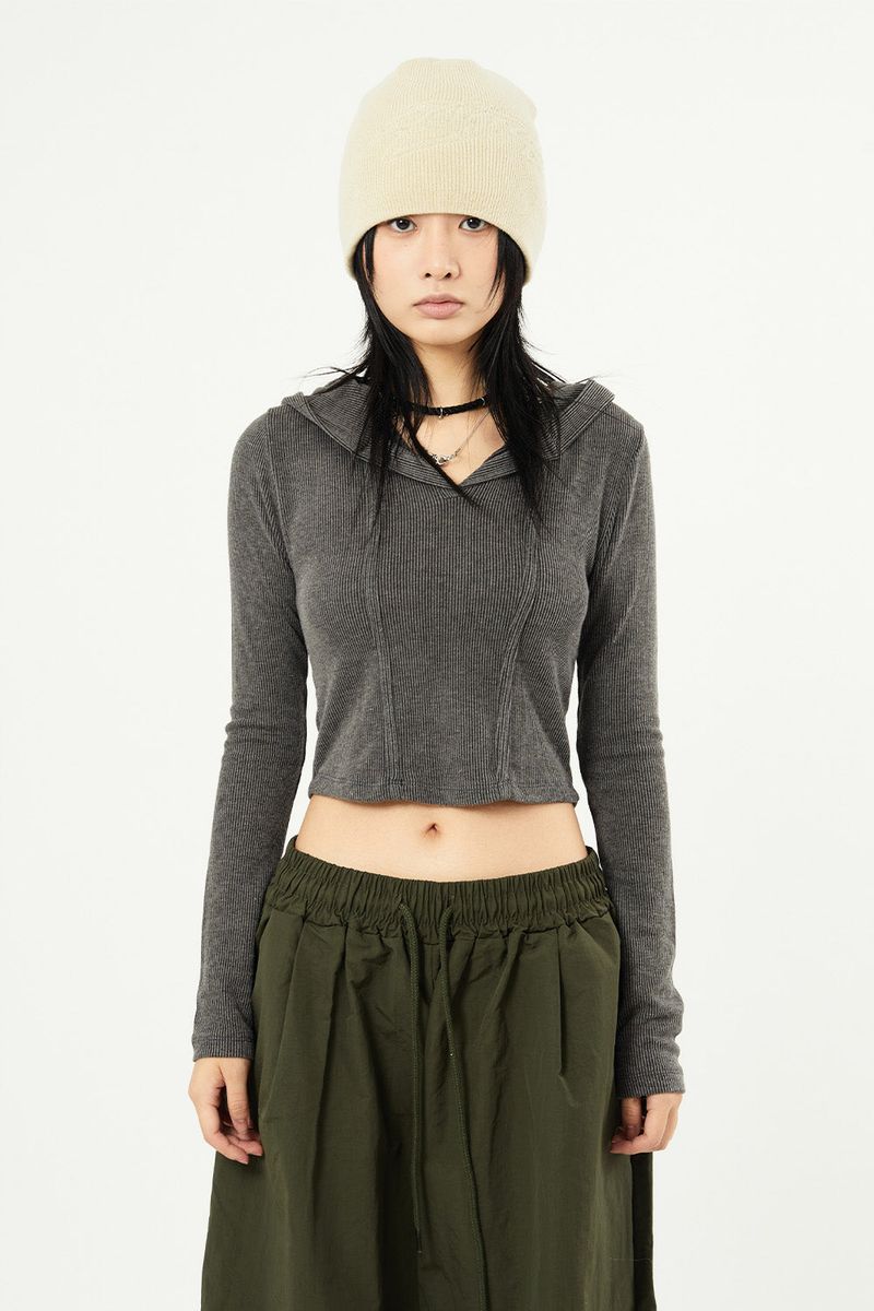 Raucohouse(ラウコハウス)の「Balance incision ribbed crop hoodie(Tops)」