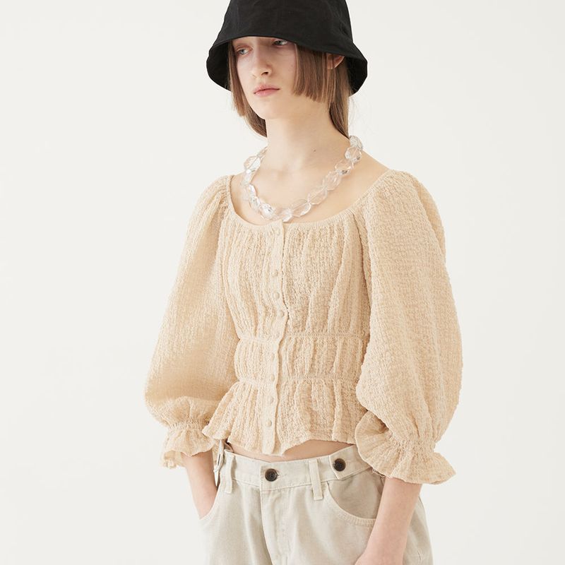 TMO BY 13MONTH(ティーエムオーバイサーティーンマンス)の「SHIRRING SQUARE BLOUSE (IVORY)(Tops)」