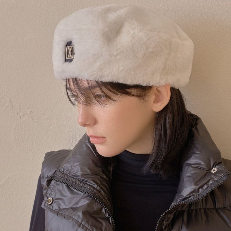 VA Square Stud Fur Beret / Ivory
