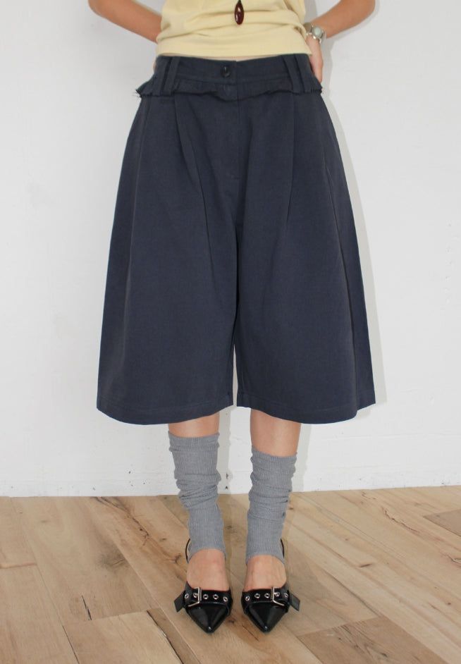 AAKE(アケ)の「RAW FRILL BERMUDA PANTS(Pants)」
