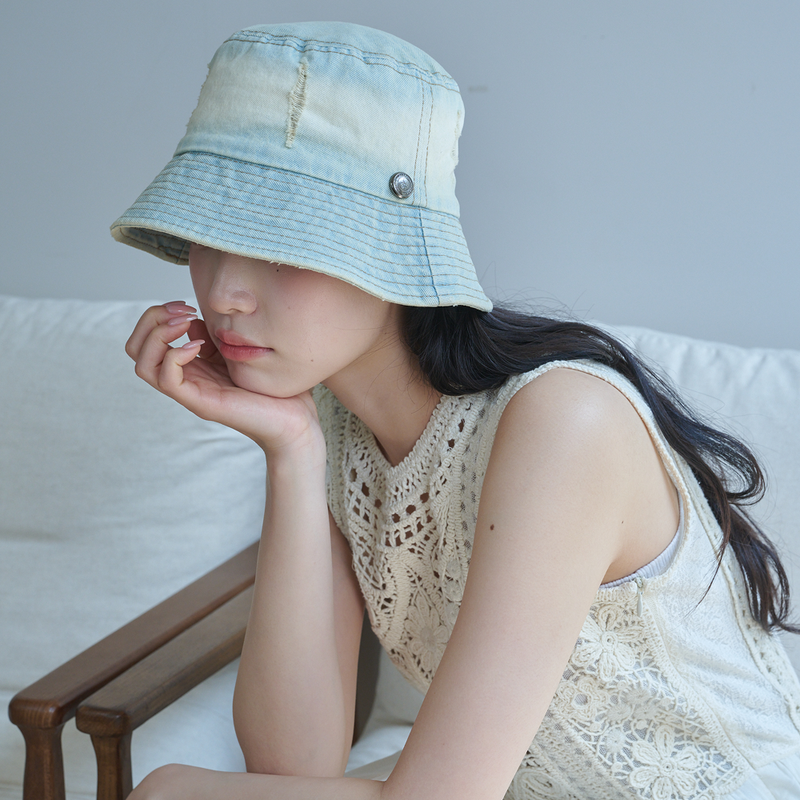 ALLINCOMPLETE（オールインコンプリート）の「ヴィンテージ ブリーチング デニム バケットハット (Light Blue Denim)（帽子）」