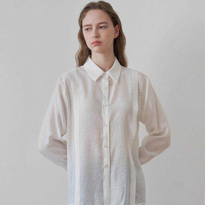 URAGO（ユラゴ）の「Front line silk blouse（Tops）」