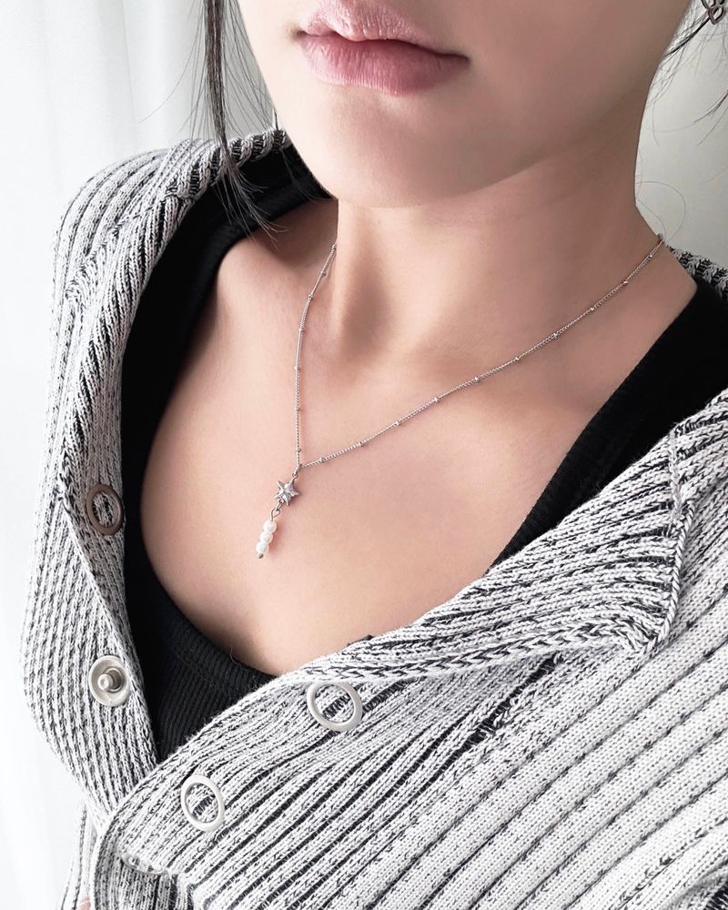 star and pearl necklace