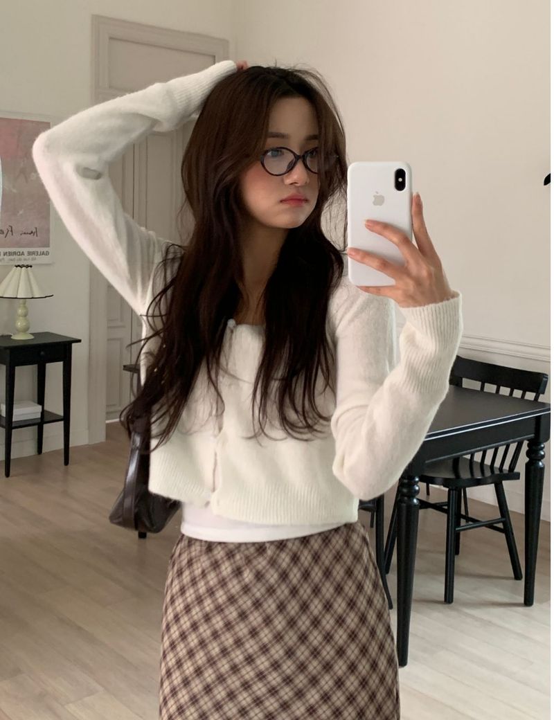 Creamy V-neck cardigan
