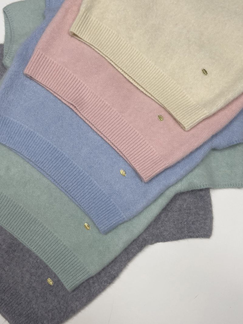 V-neck angora short-sleeved knit