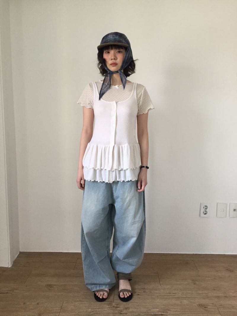 DUGGY(ダギー)の「Ruffle Deep Crewneck Nashi (3color)(Tops)」