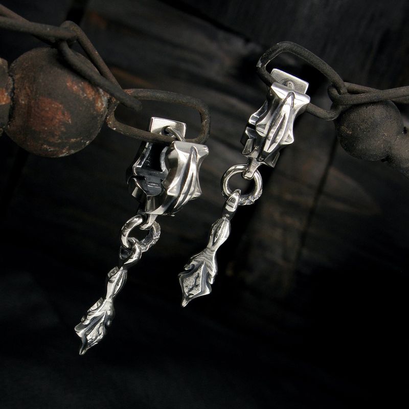 Sagitta-D1 silver hoop earring