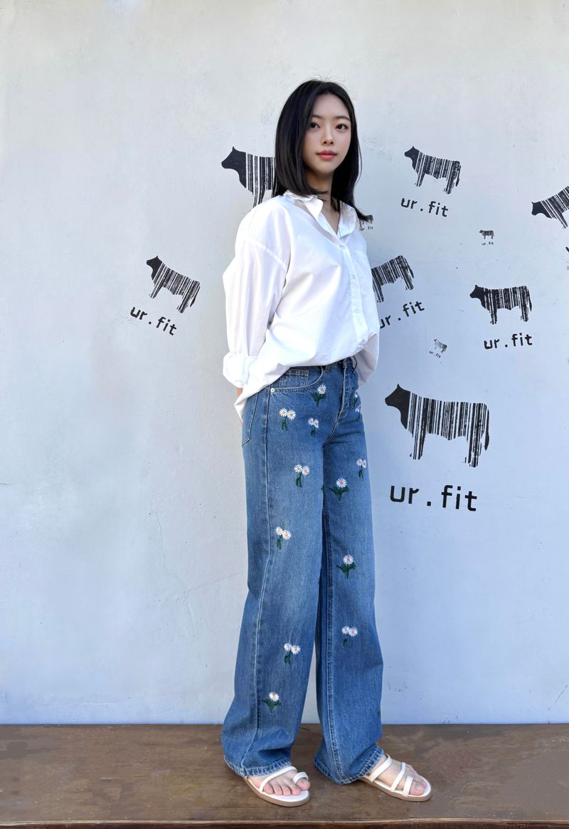 DAISY EMBROIDERED BLUE DENIM PANTS code 25000