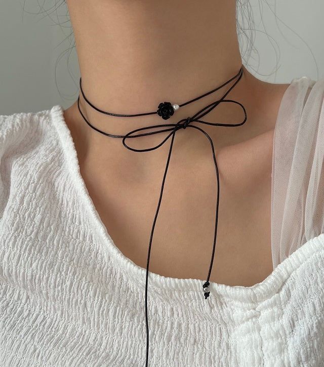 bn Classic Black Cowhide Rose Rope Strap Necklace