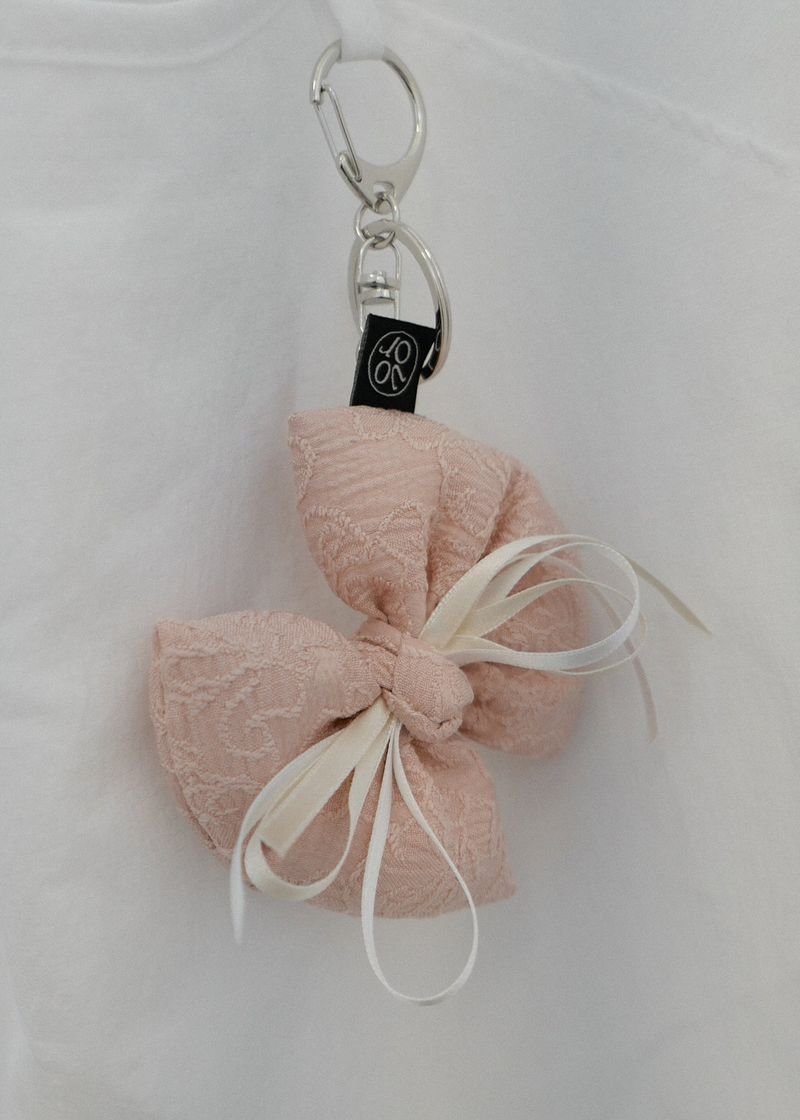VOOR（ボル）の「Flower Jacquard Ribbon Keyring_Pink（Toys/Key Holders）」