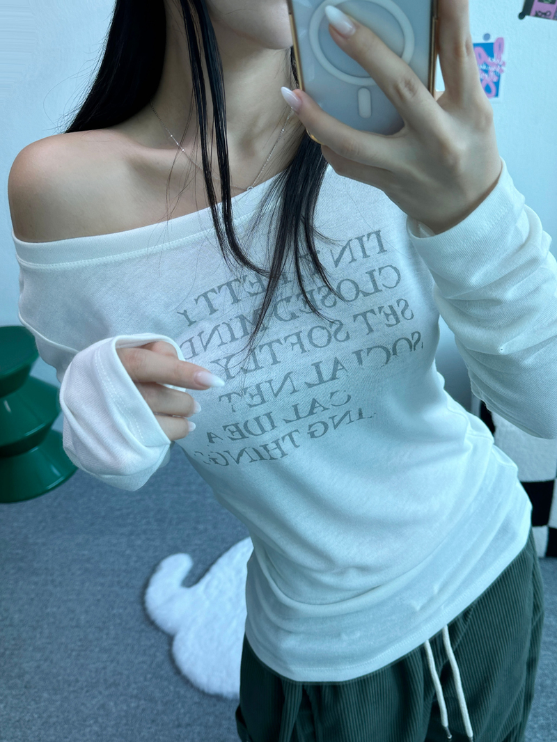 CCORTTI（コルッティ）の「LETTERING OFF-SHOULDER LONG SLEEVE T🖤🩶🤎💚 - 4 COLORS（Tops）」