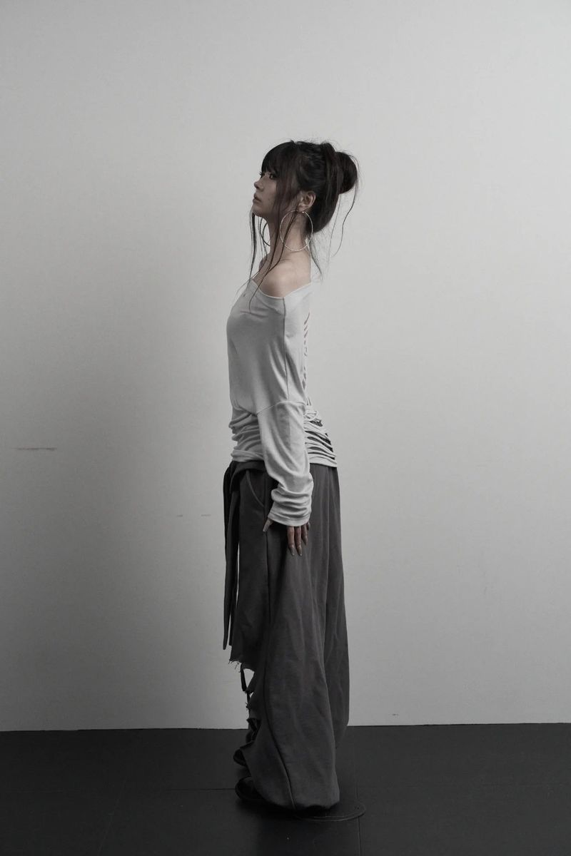 [label] back damage off-shoulder top (gray)