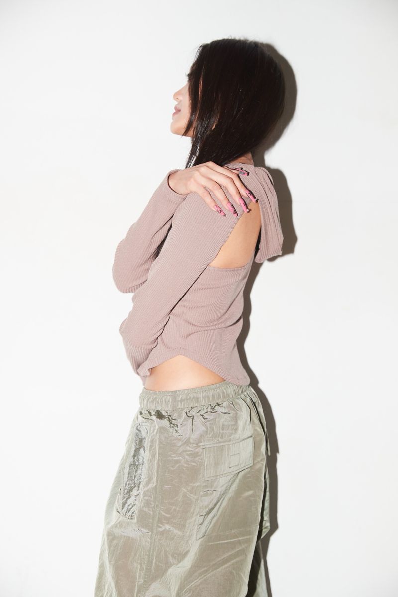 06. CUT OUT HOOD BROWN