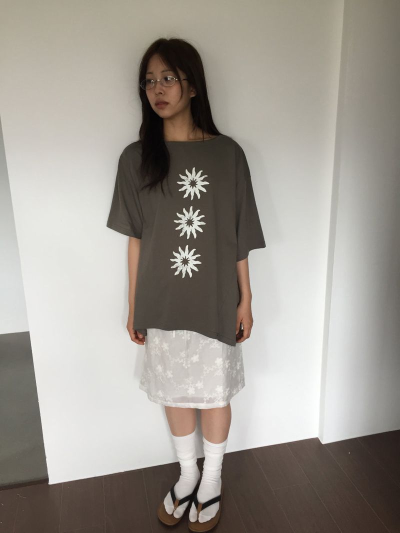 Flower applique skirt (1color)