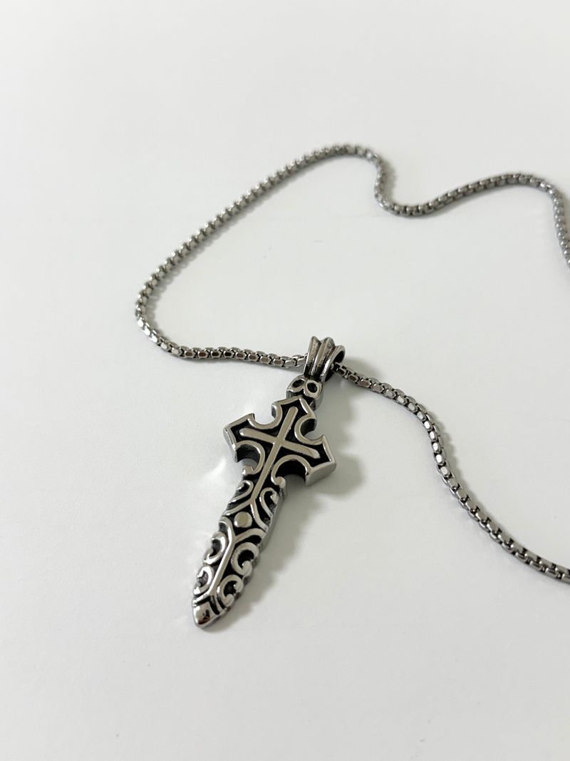 MADE nave necklace
