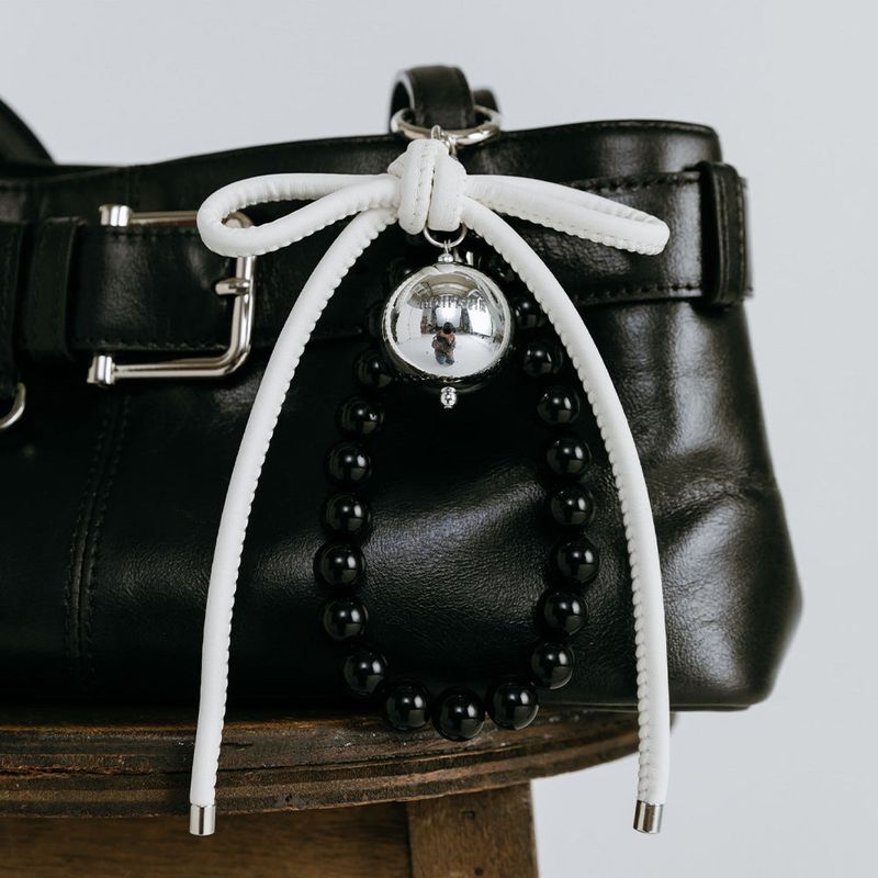 MOIFAIRE（モイフェア）の「RIBBON BEAD KEYRING / WHITE（Toys/Key Holders）」
