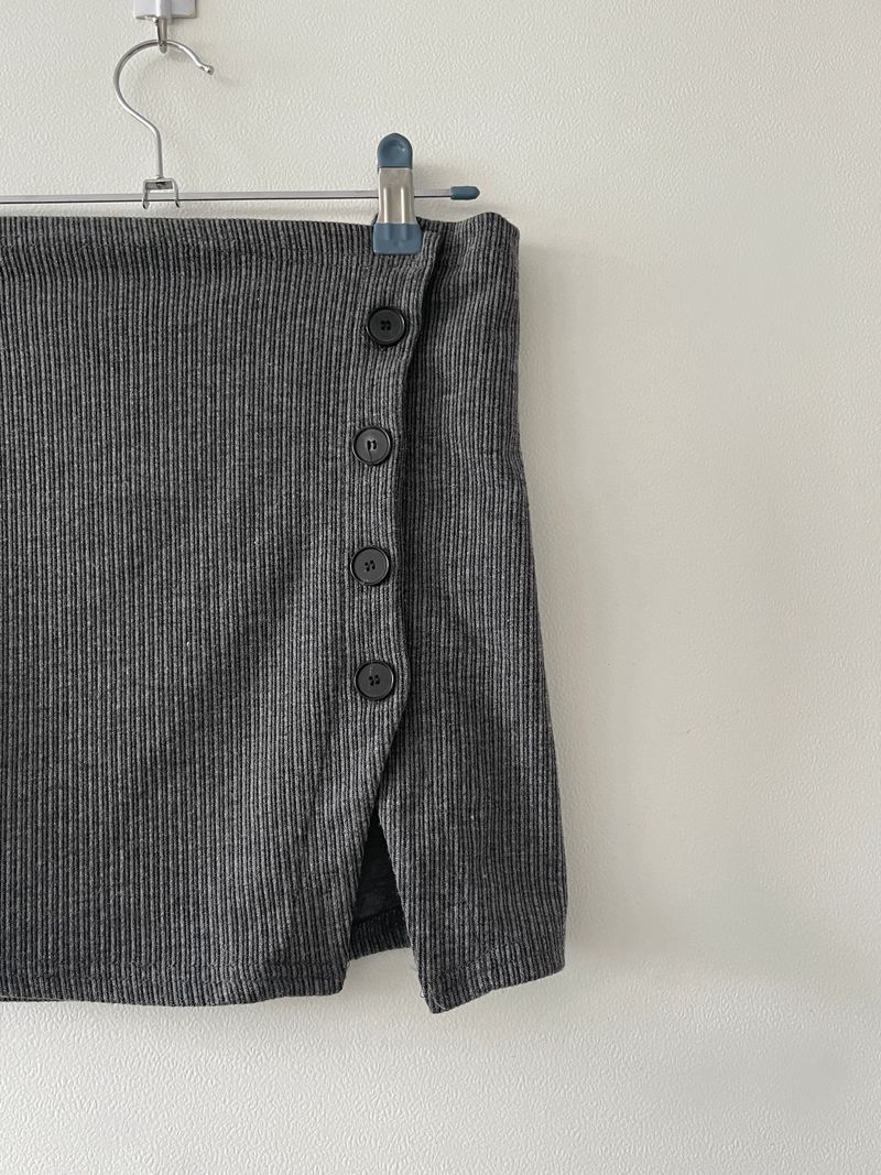 Toggle knitted tube top