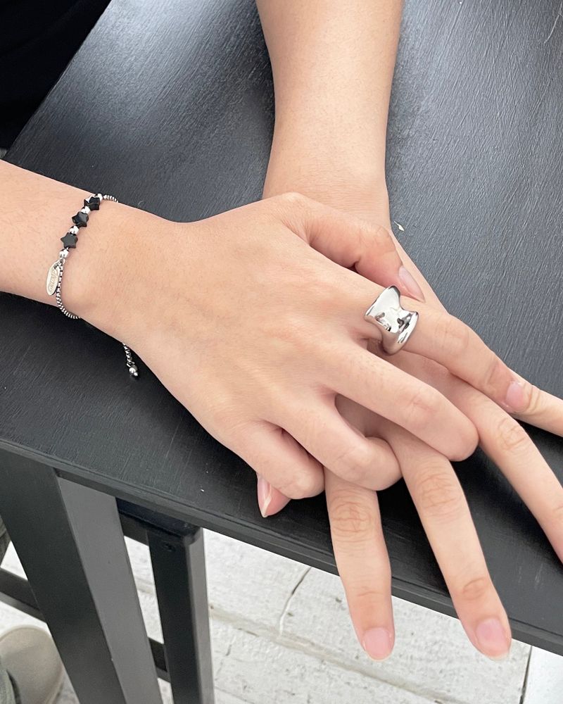 Fluid Curve Ring