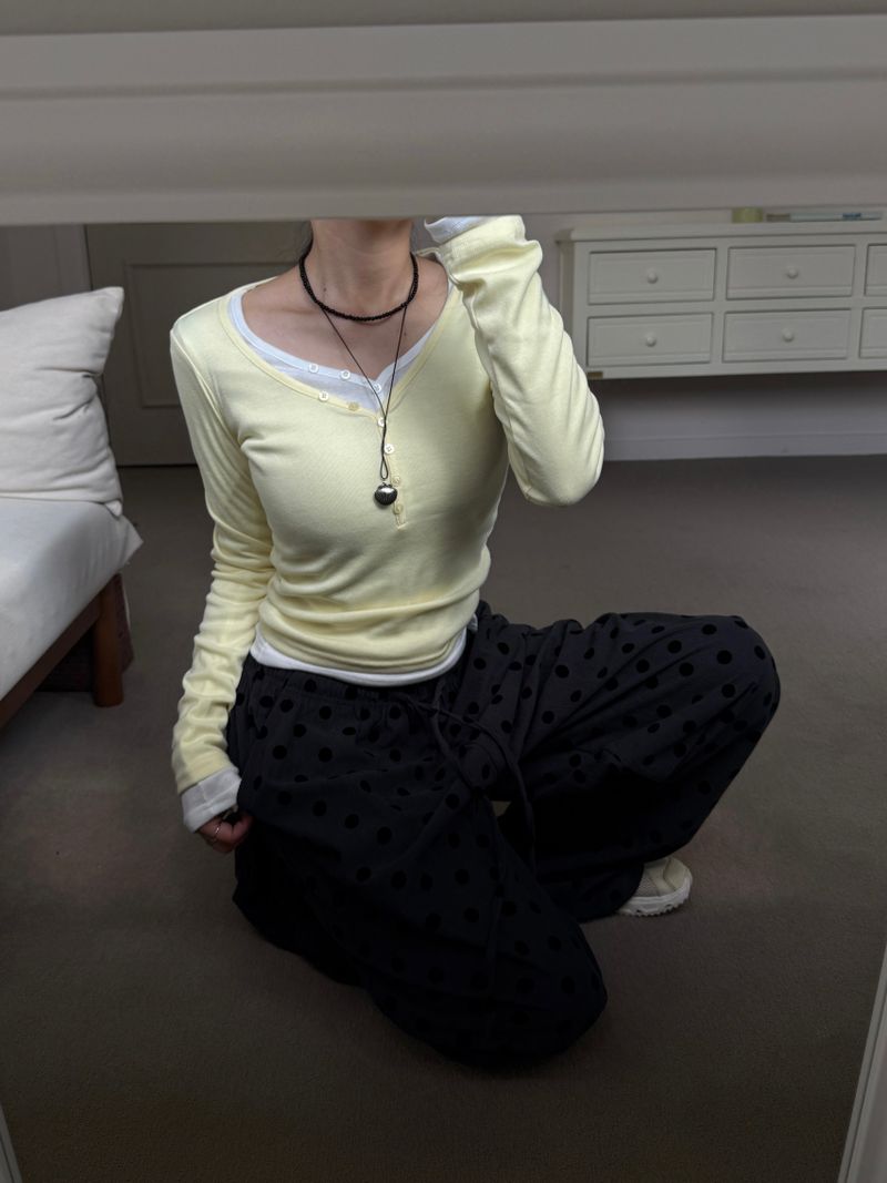 Button Fake V-Neck Ribbed Slim Tee (8c)