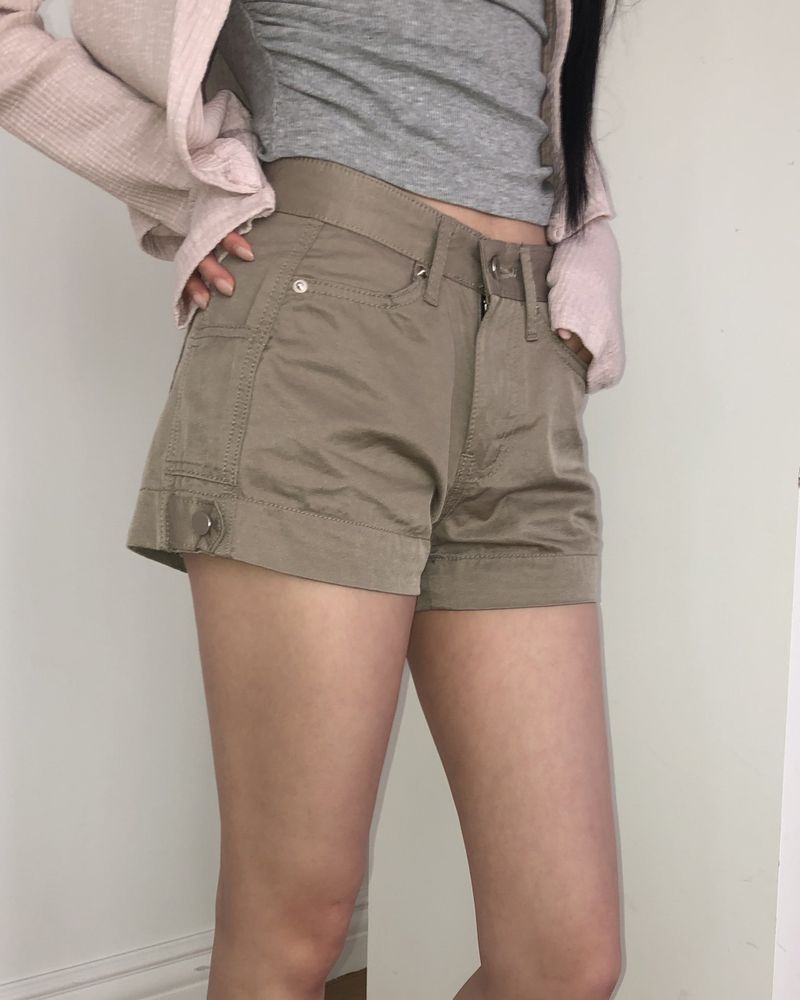 WONDER WONDER(ワンダーワンダー)の「Lovety Side Button Shorts(Pants)」