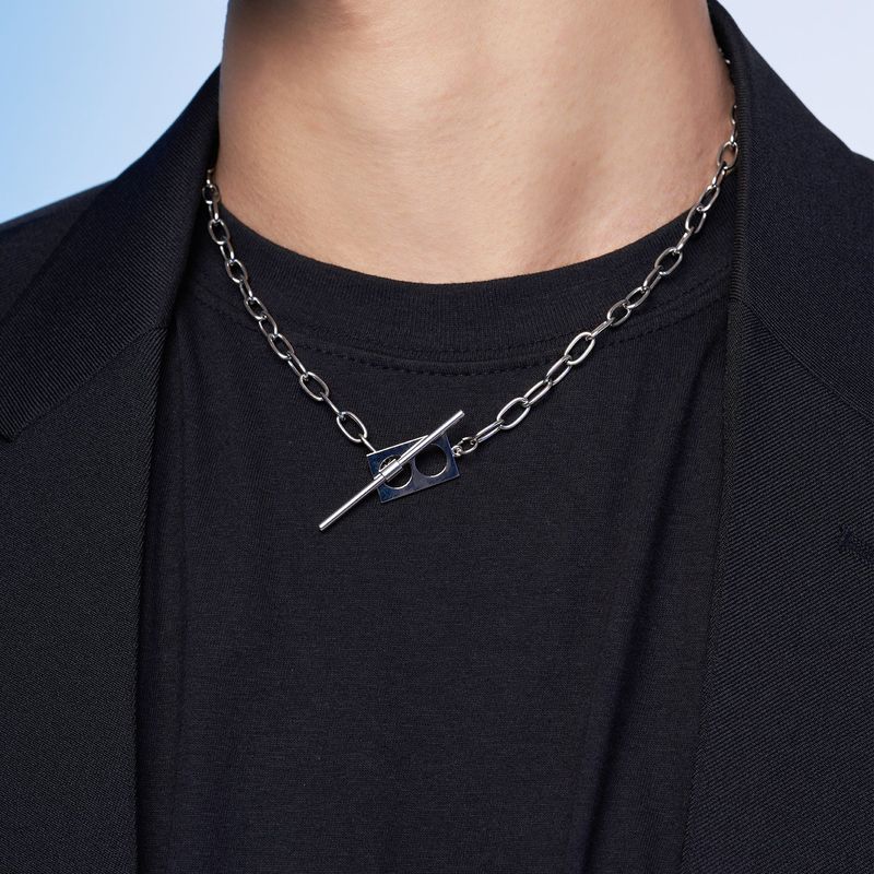 SQUARE TOGGLE BAR CHAIN NECKLACE