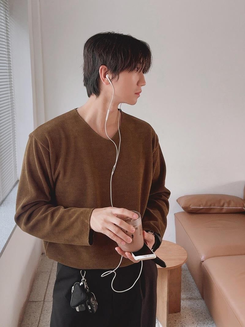 ASCLO（エジュクロ）の「[A-K0330] Vネックフォールニット (4色)（Tops）」