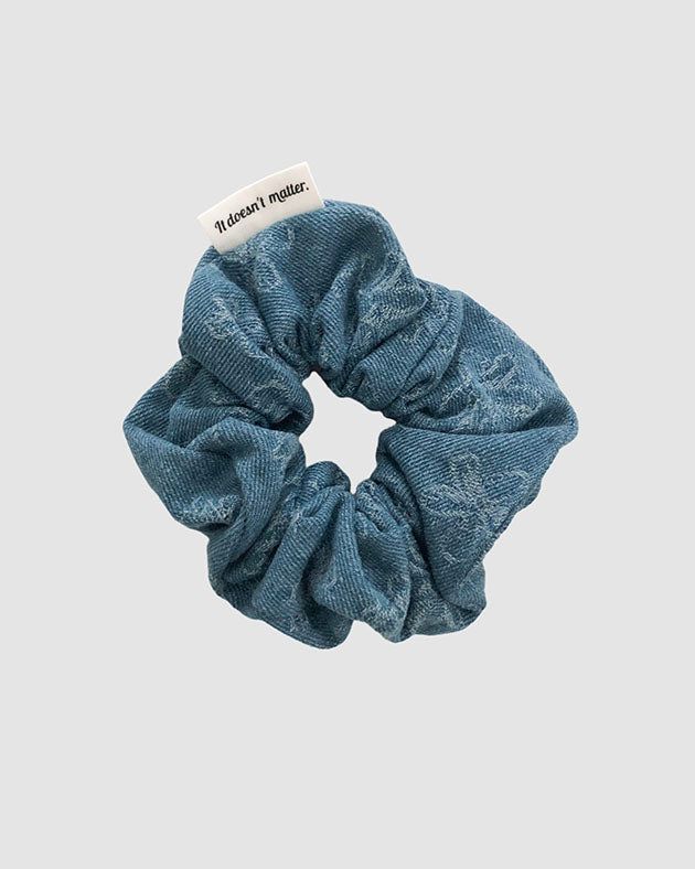 it doesn't matter.(イットダズントマッター)の「Flower denim scrunchie (Light blue) (Hair Accessories)」