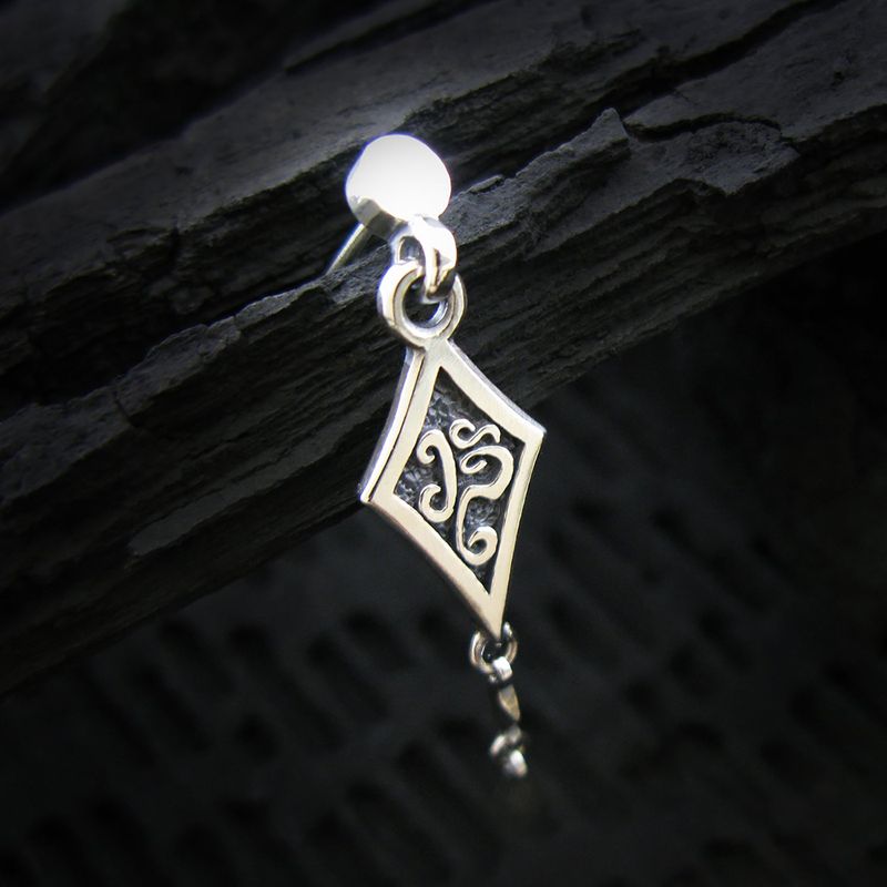 BT dia-D silver earring