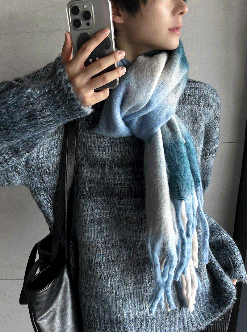 Two-tone brush round knitwear