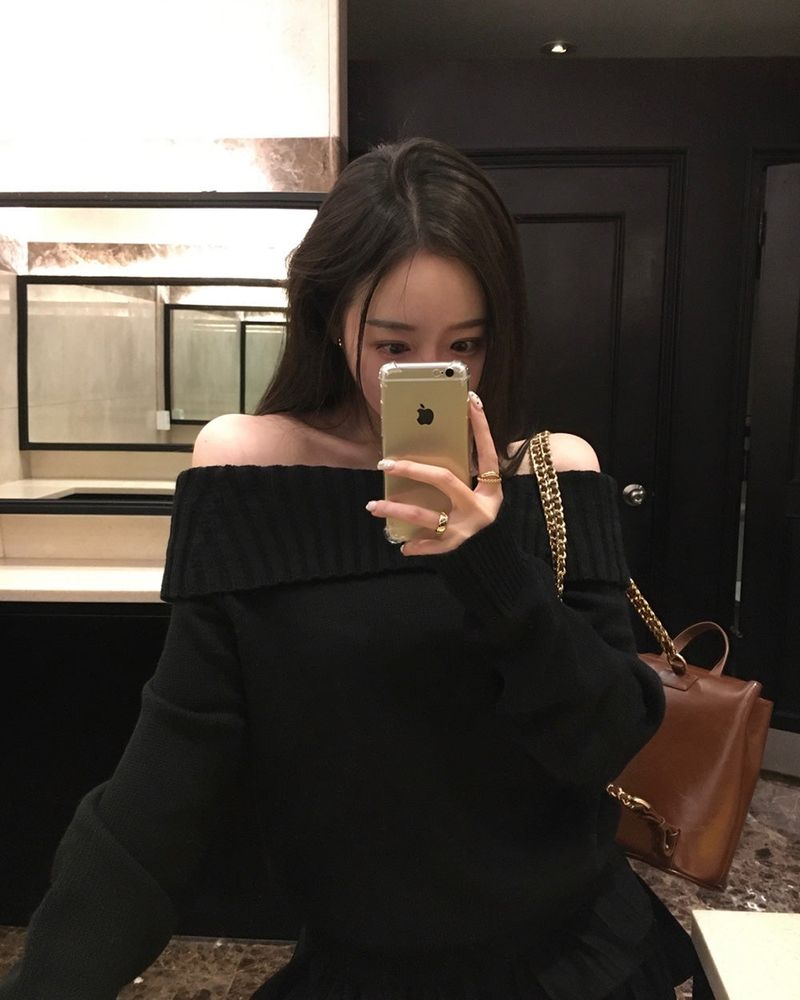 [BELLIDE MADE] KISSME, OFF-SHOULDER FINGER HOLE KNIT