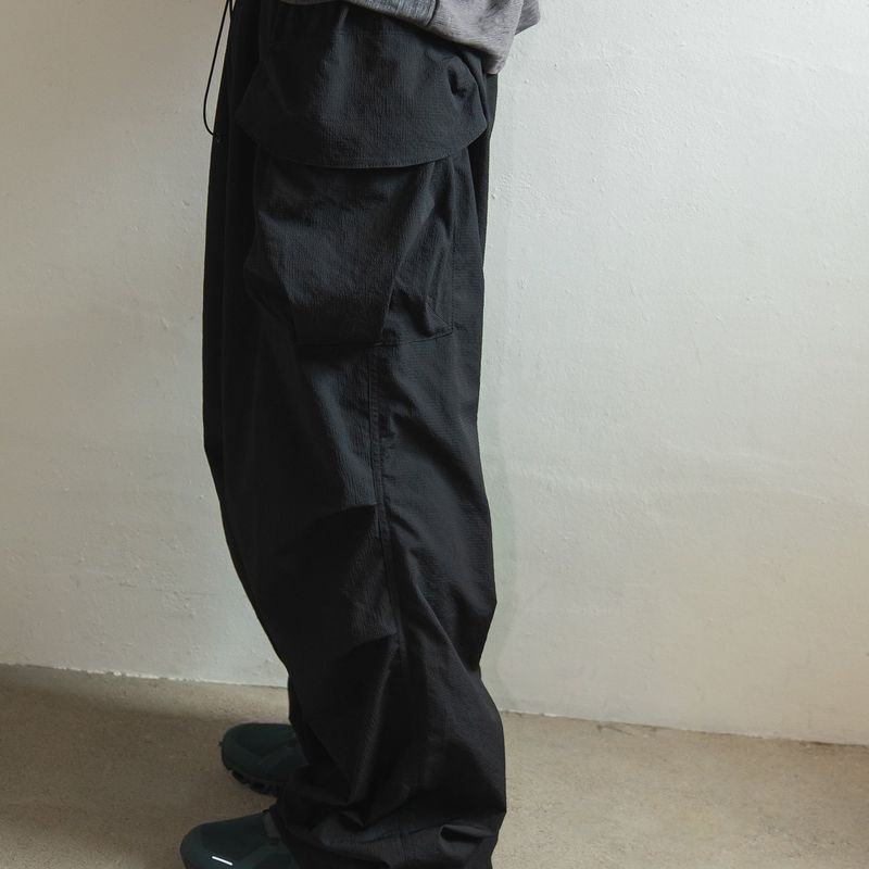 Packable parachute cargo pants / Black