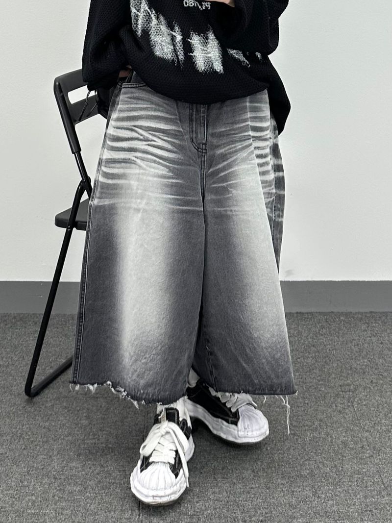 vertical embo half pants