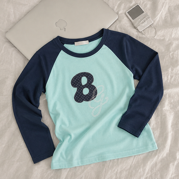 hijjoo（ハイチュー）の「Color-Blocked Long-Sleeve Tee Vivi Embroidered Raglan Long Sleeve (4 colors)（Tops）」