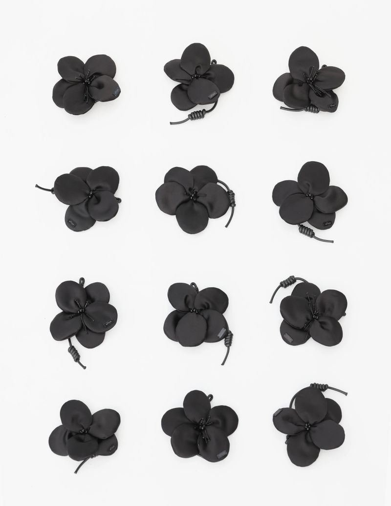 Flower Ornament Keyring Black