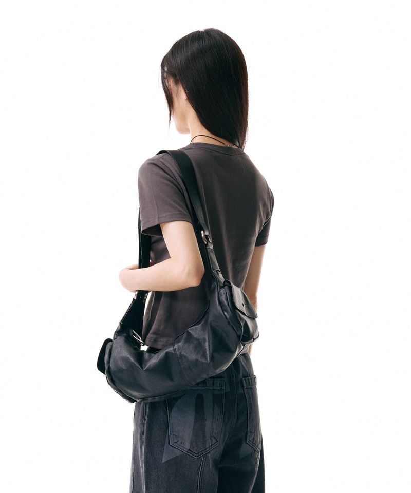 Bumpy Buckle Stone Bag (Black)