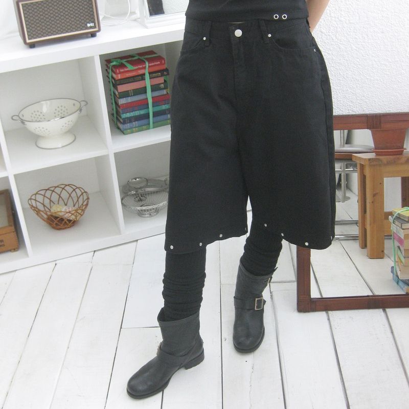 Studded bermuda shorts - black