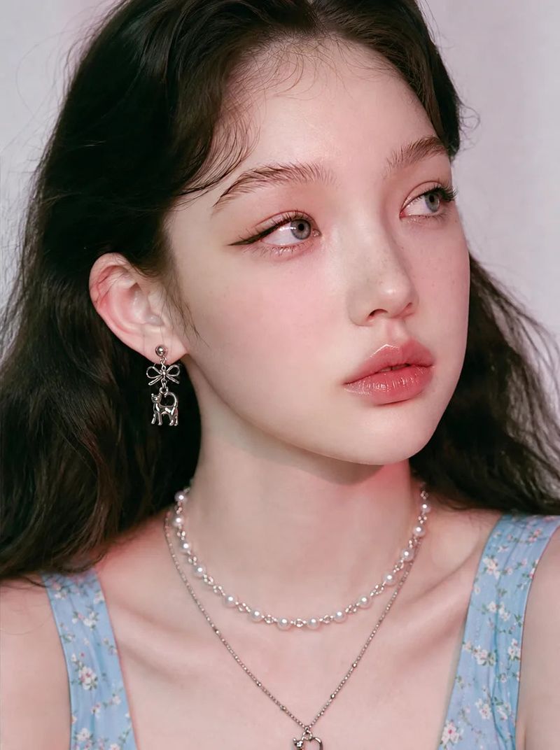 Kitty and Bow Earring - Silver Color