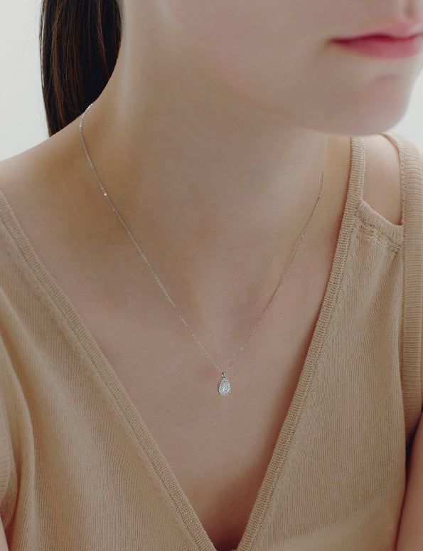 hyeres lor（イエール・ロール）の「26SS★ Essence 14K(W) Lab-Diamond Pear Pendant Necklace 1.0CT（Accessories）」