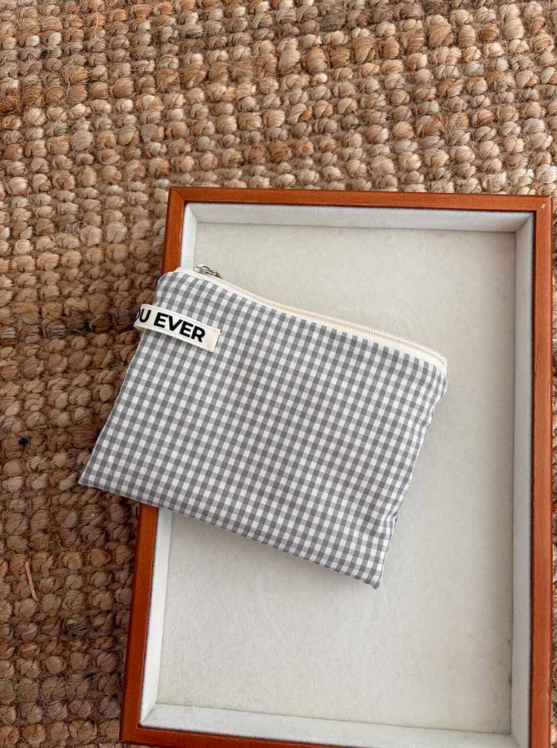 Gingham check flat pouch - gray , M size