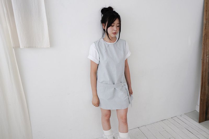 check button dress /white
