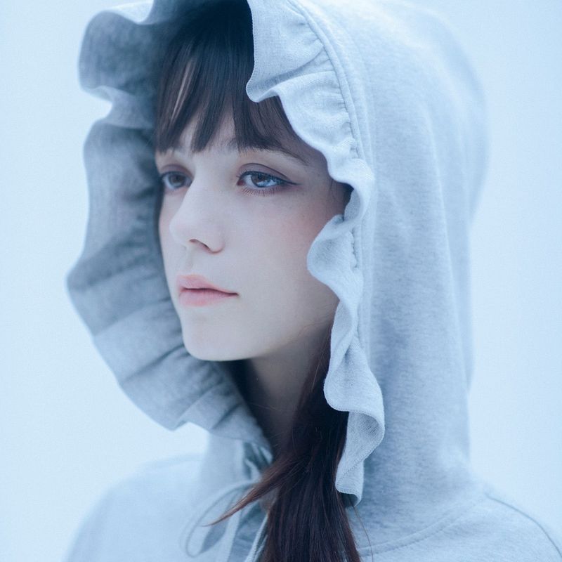CLUT STUDIO(クラットスタジオ)の「0 7 bunny ruffle hood - GREY(Tops)」